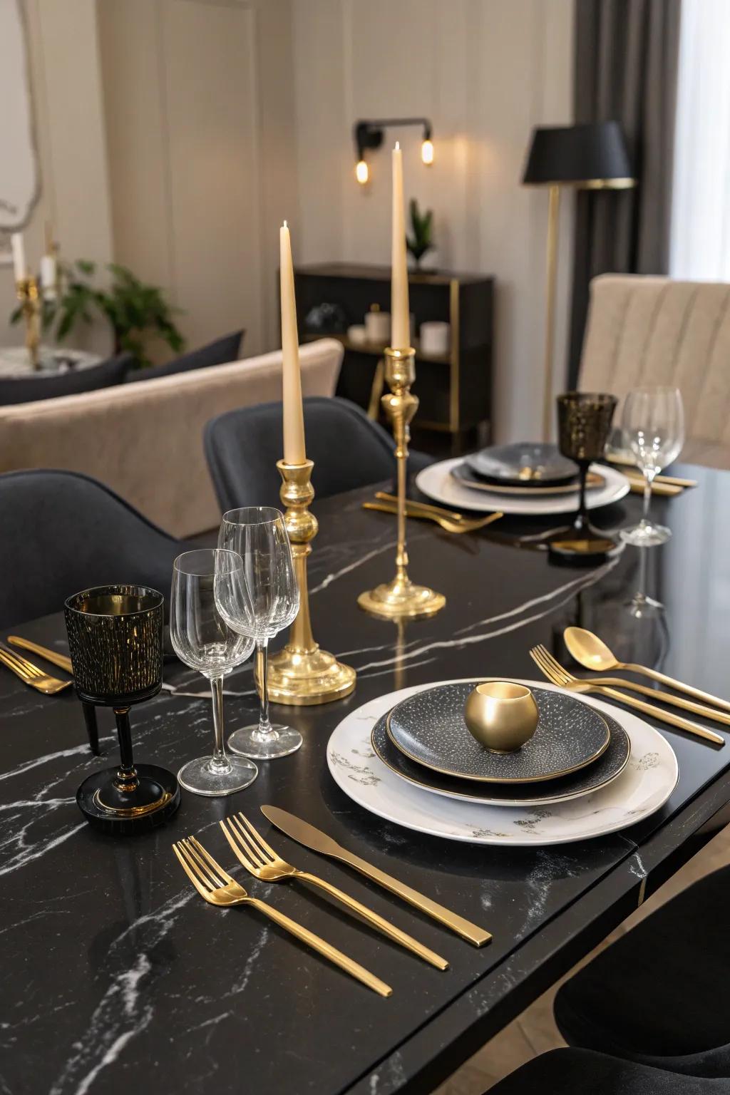 A black table ensemble accentuated with glamorous gold elements.