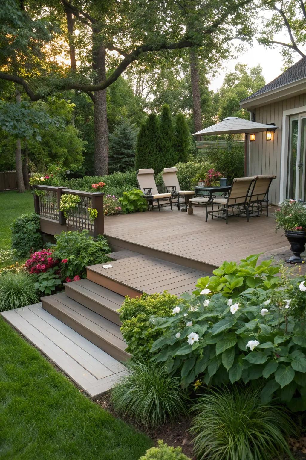 Blend materials on your deck to craft a distinctive and fashionable ambiance.