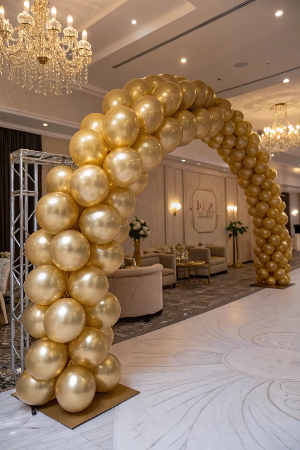 Gold balloon garland giving a hint of luxury.