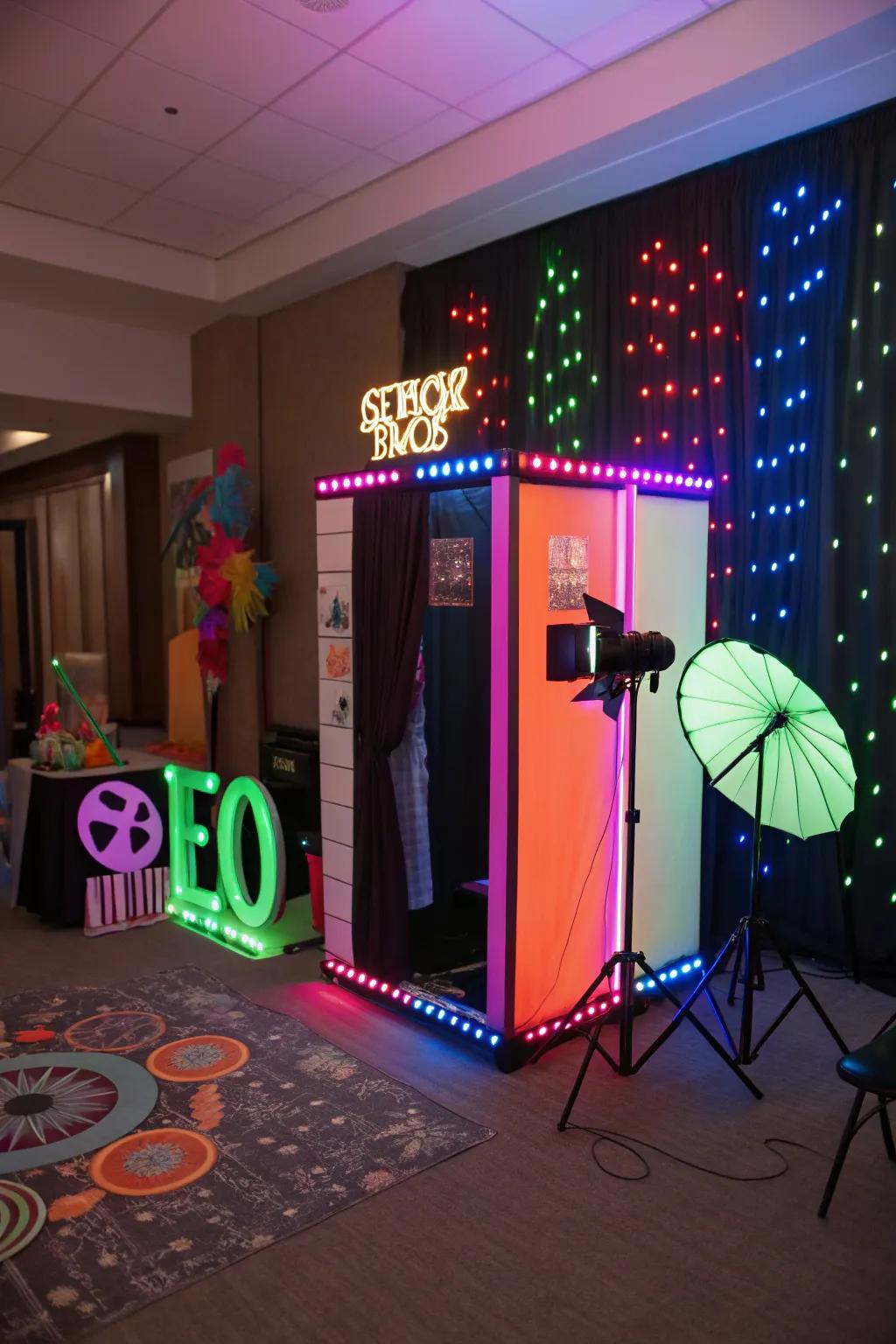 Preserve the memory with interactive luminous photography setups.