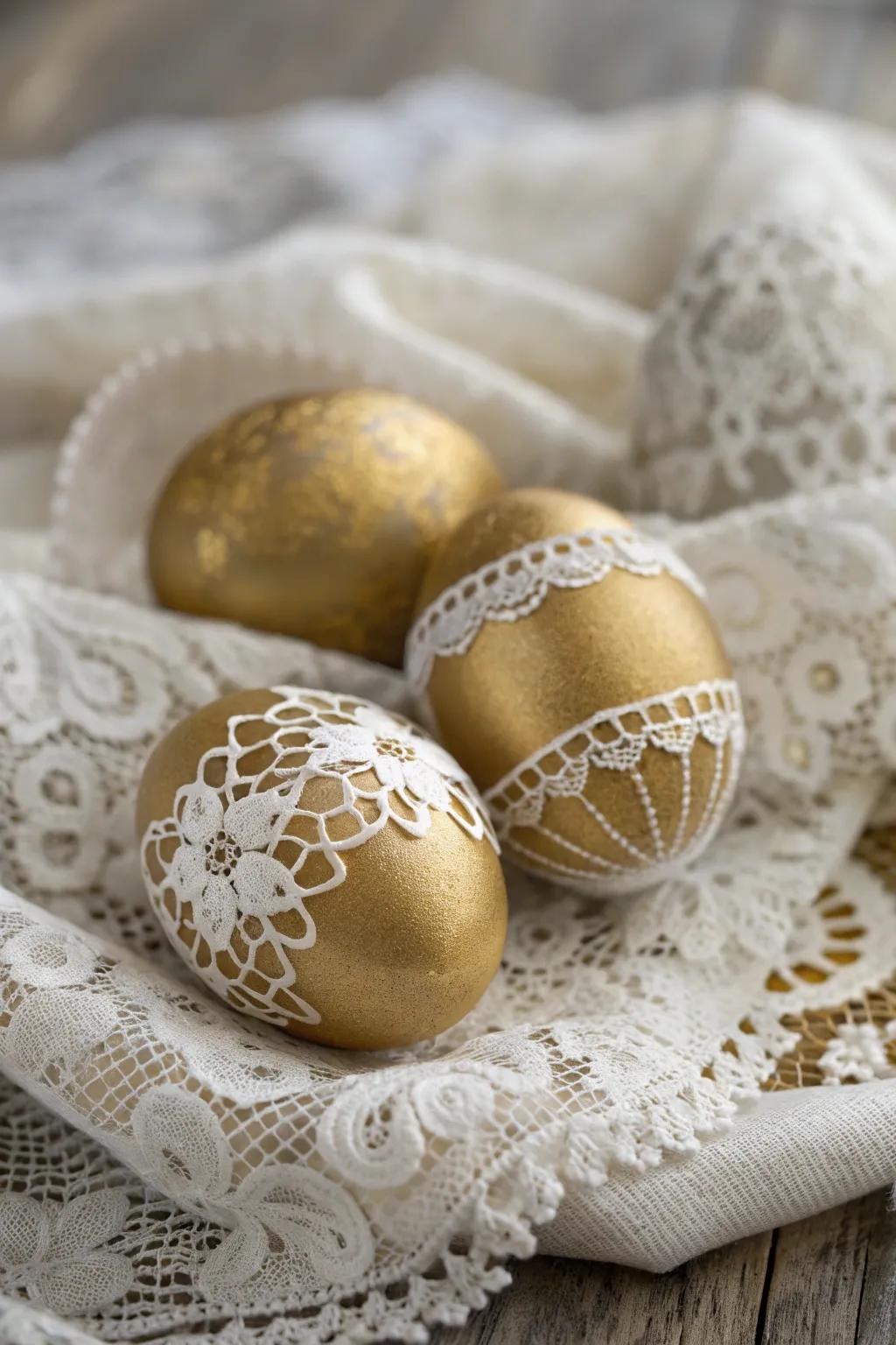 Gilded eggs adorned with lace patterns exude a timeless allure.
