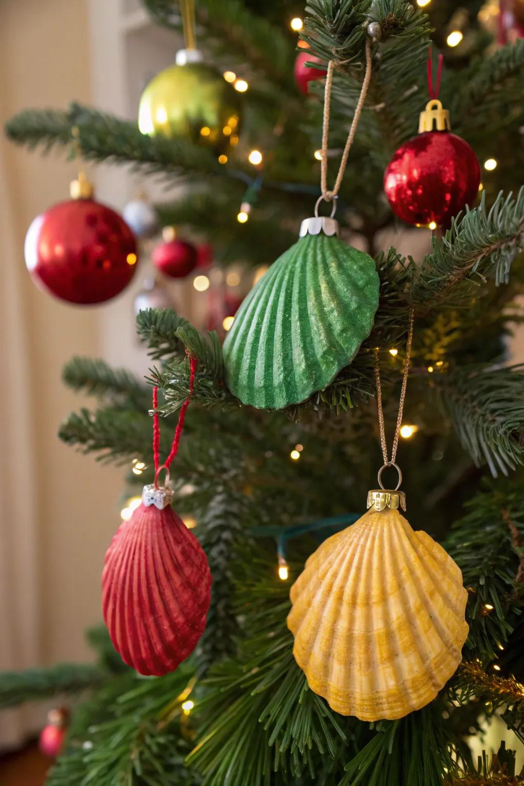 Painted layered adornments delivering a coastal sensation to the festive aesthetic.