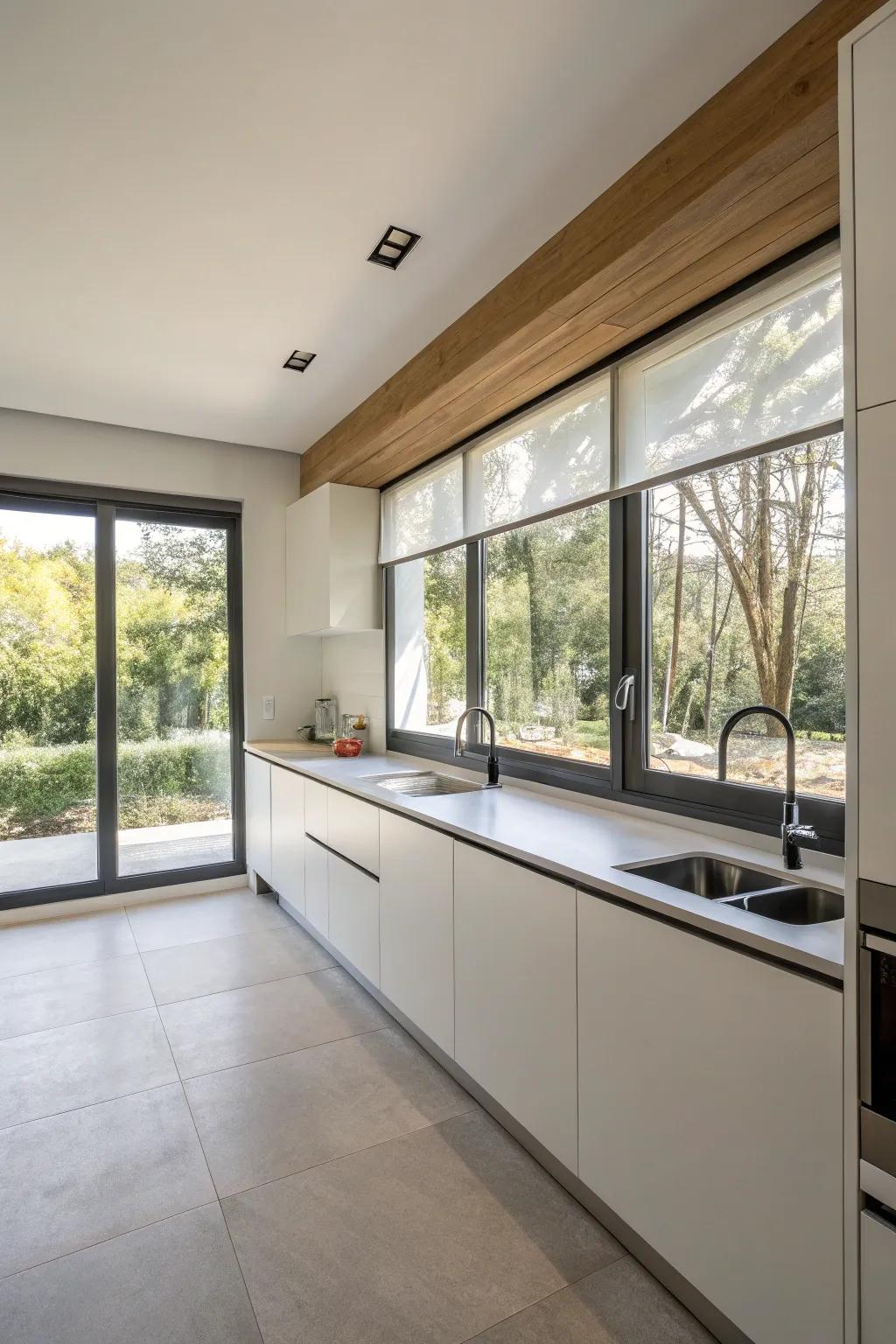 Simple charm via horizontal gliding windows.