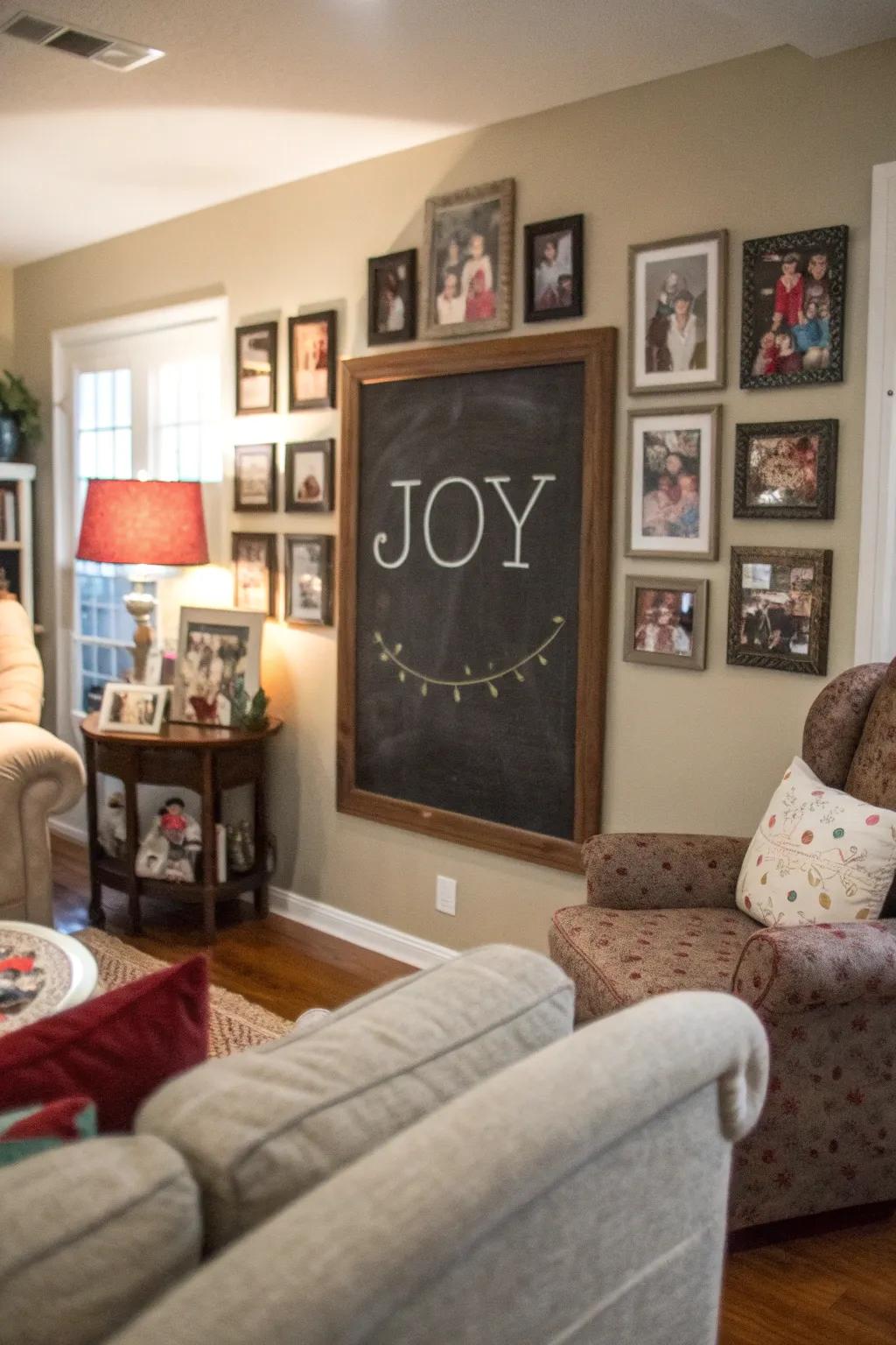 Familial space slate board featuring a joy-themed inscription.
