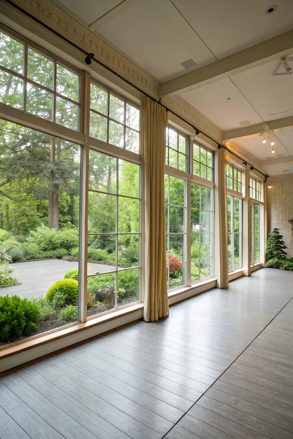 A garden view studio ideal for reflection and yoga.