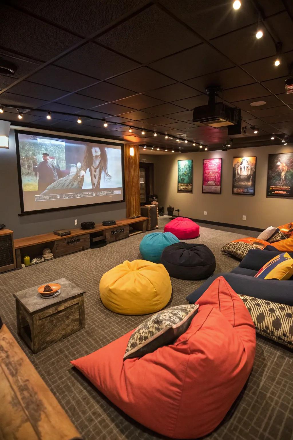 Flexible seating choices promote a relaxed and adaptable movie-viewing experience.