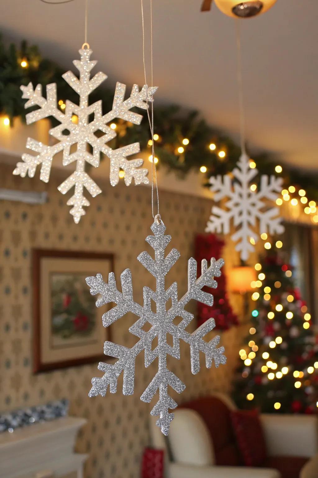 Glitter enriches a sparkling touch to your snowflake designs.