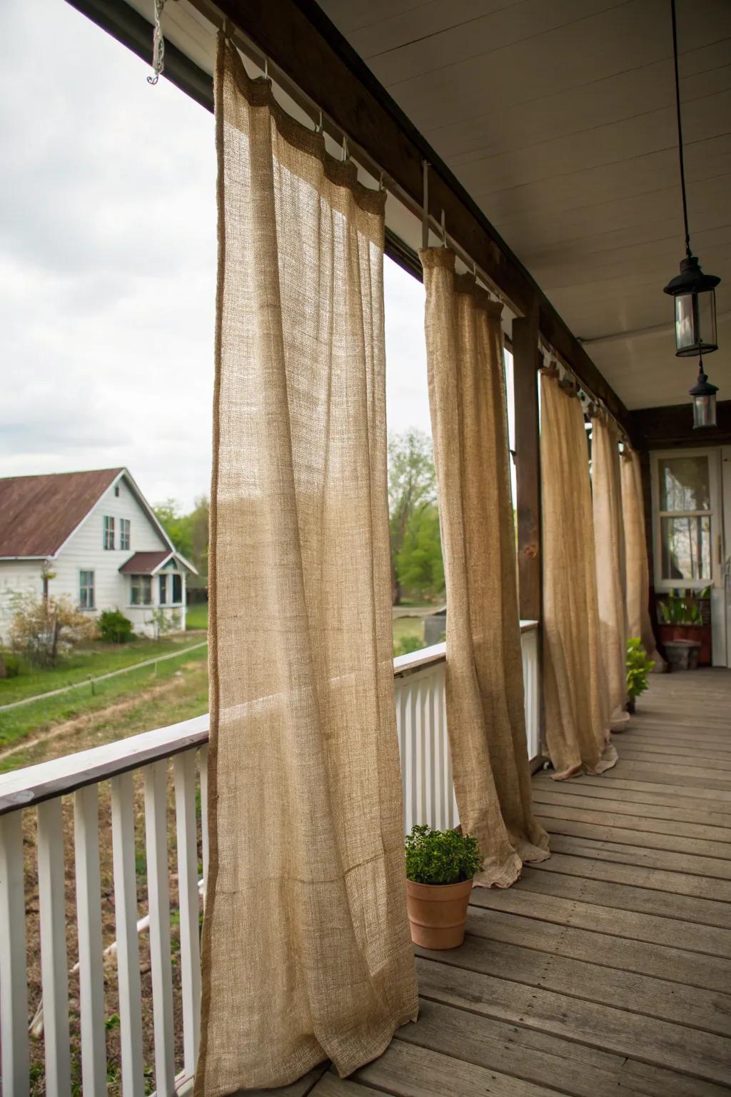 Roughspun cloths inject earthy elegance and privacy.