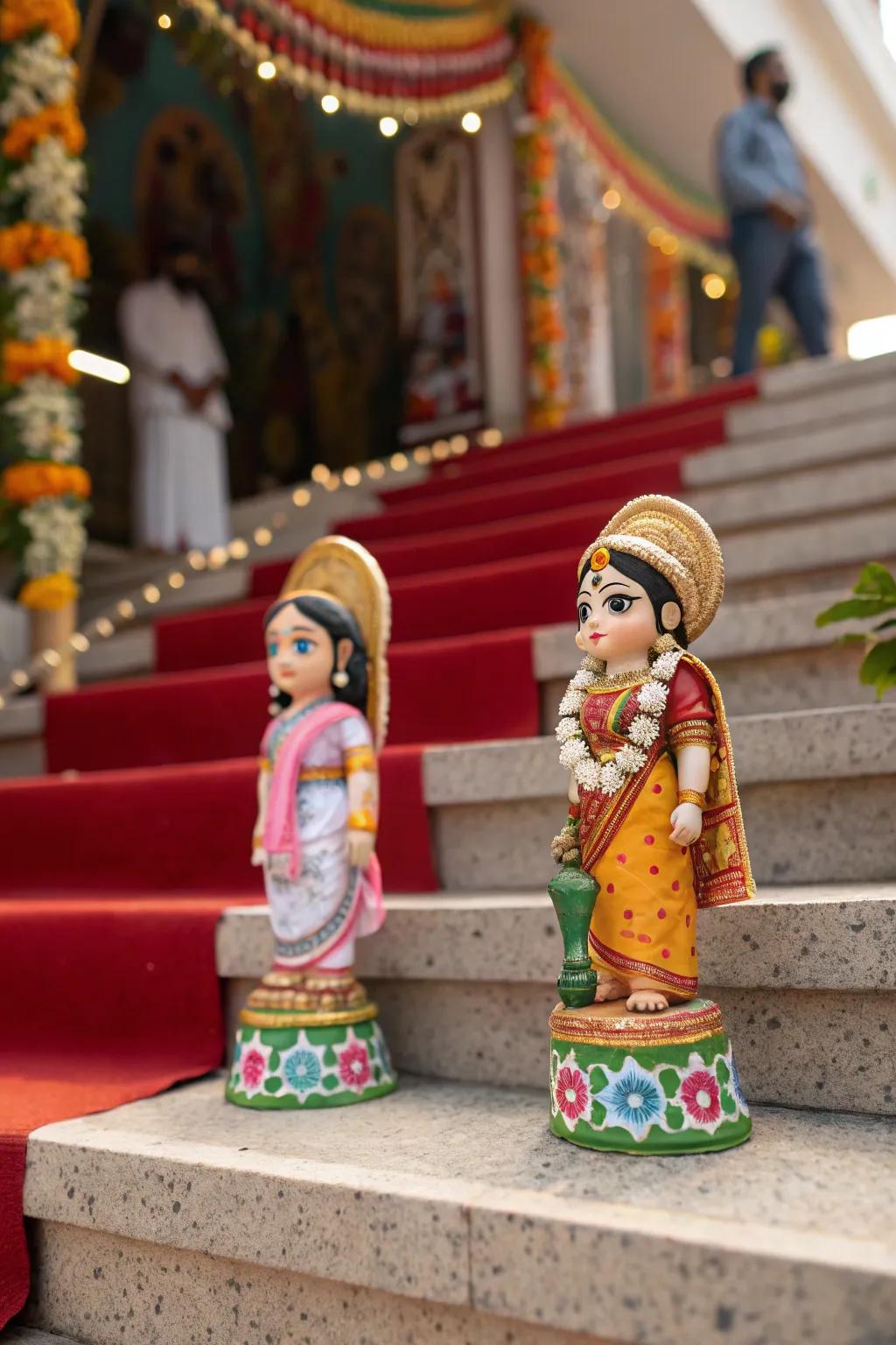 Tailored printed figures impart an individual impression to the Golu exhibit.