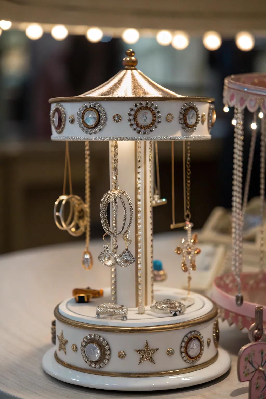 Spinning jewelry carousel