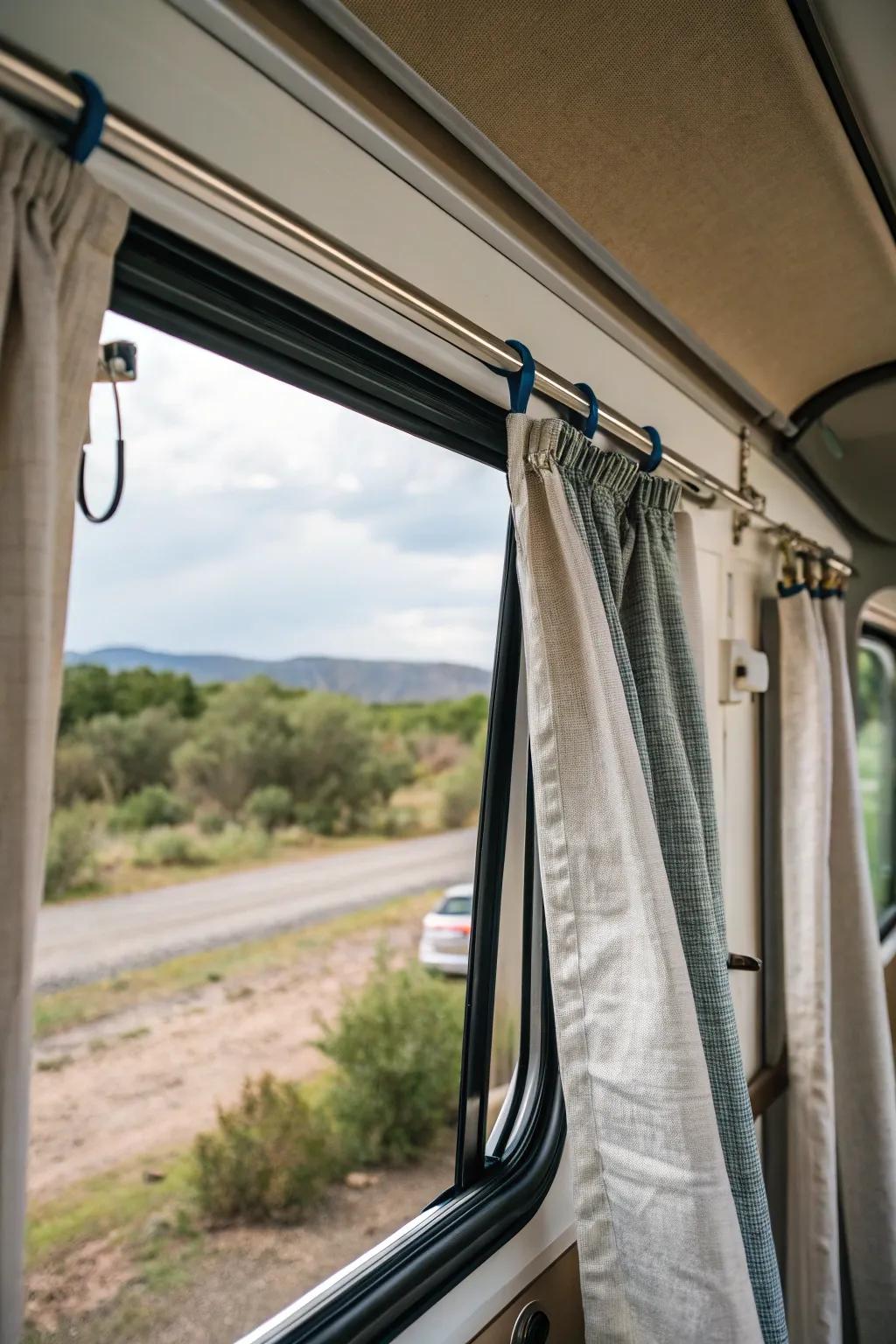 Effortless installation with cling fasteners.