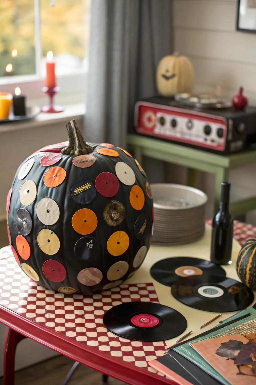 Vinyl-covered pumpkins resonate with music enthusiasts.