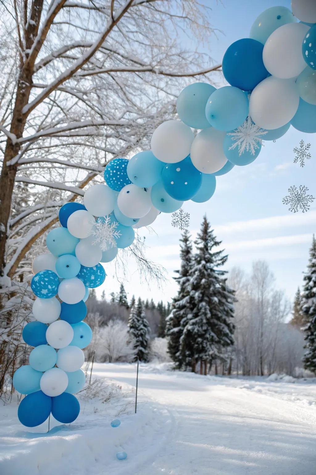 Winter wonderland balloon garland creating a snowy feel.