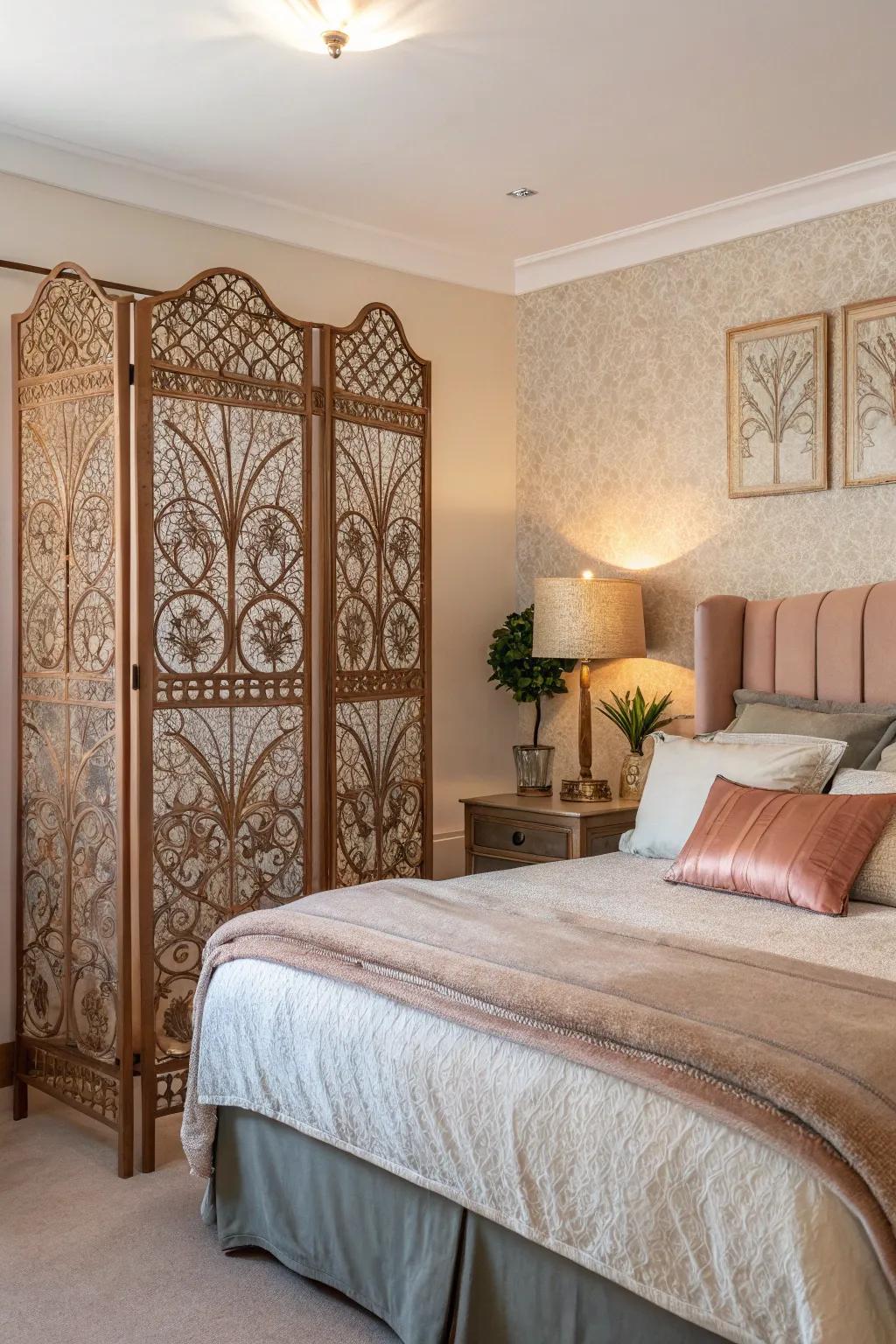A vintage rose gold screen exudes an air of elegant character.