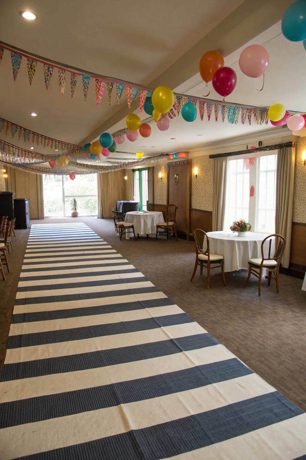 Lined floor coverings can make narrow spaces appear wider.