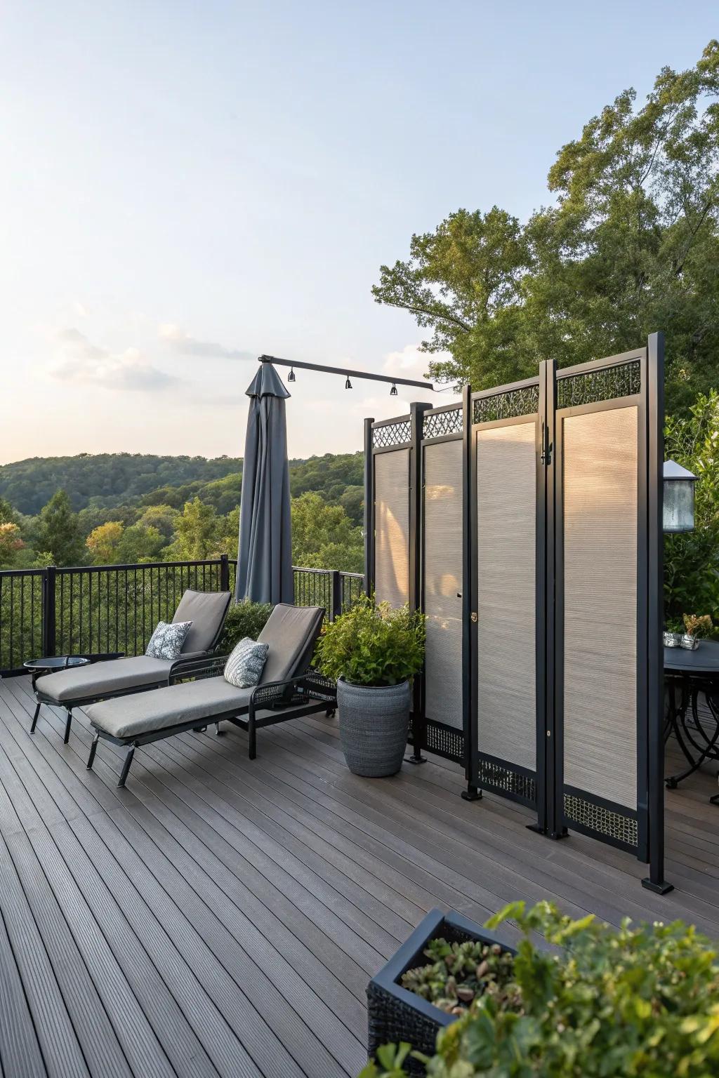 Enjoy flexibility with adaptable privacy panels.