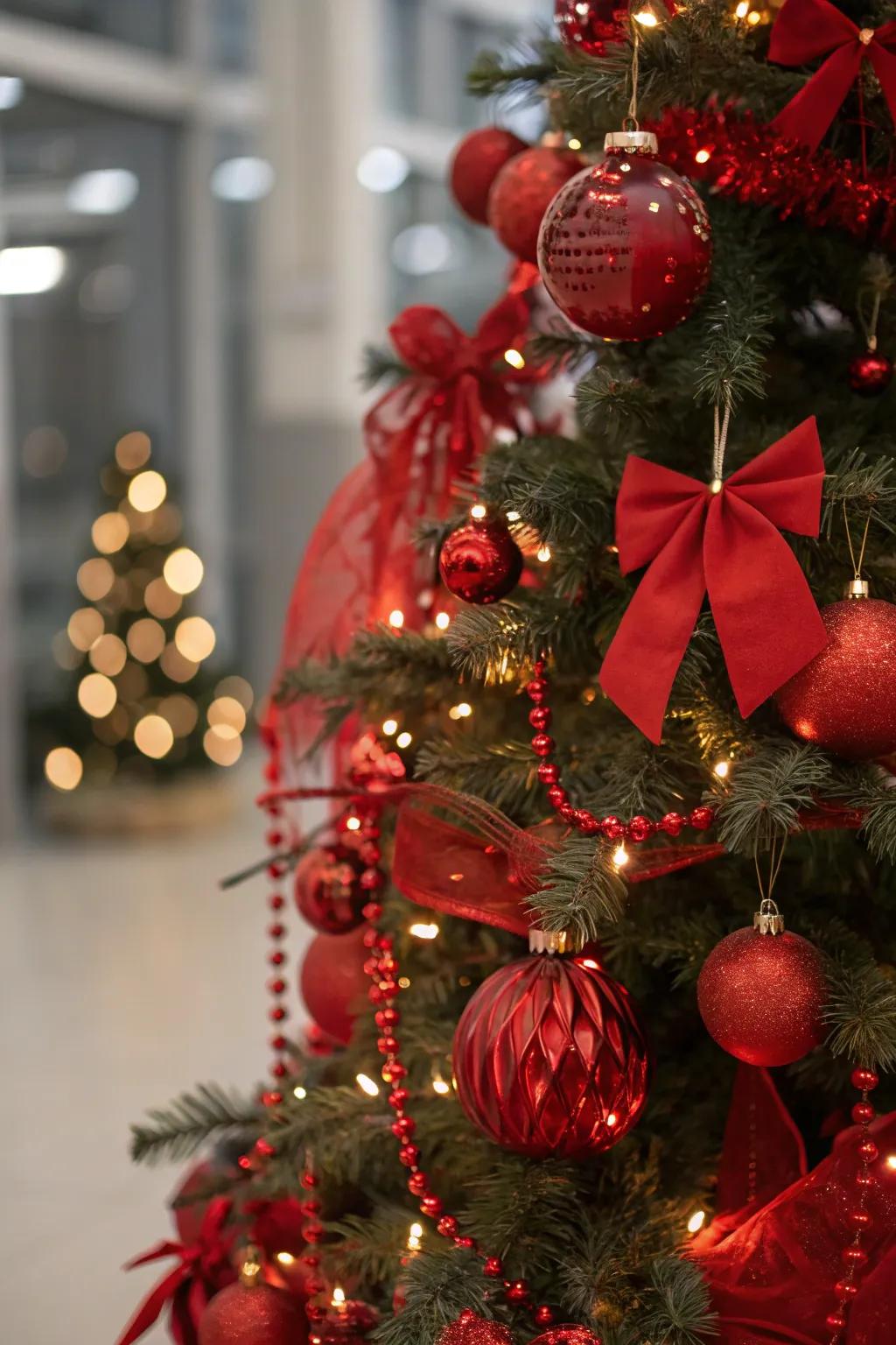 A uniform theme crafts a daring, unified aesthetic.