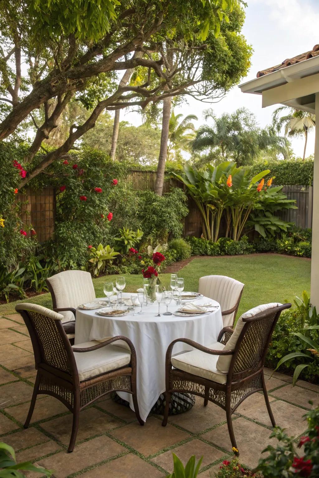 An attractive outdoor dining arrangement perfect for meals in the outdoor space.