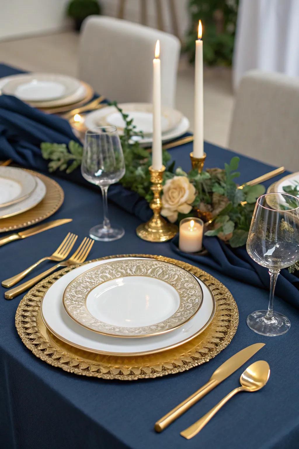 A sophisticated Christmas table in deep blue and gold
