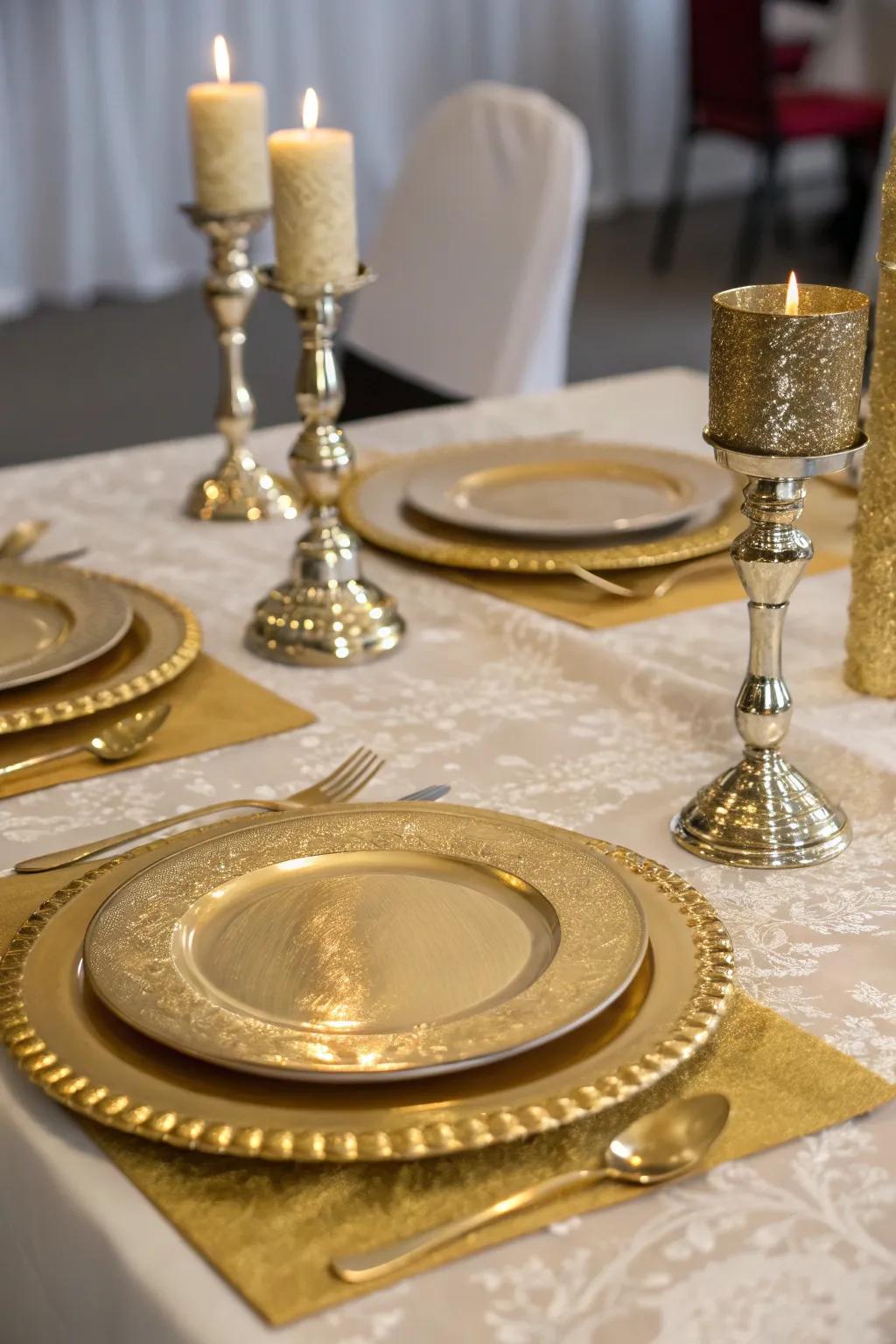 Gold chargers bestow a lavish, premium feel on your table.
