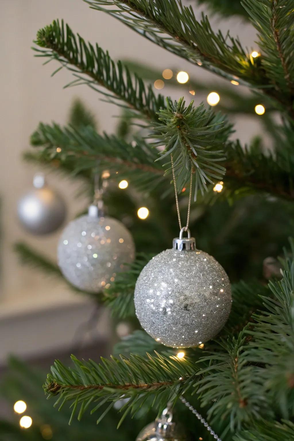 Shimmering silver ornaments add a touch of glamour.