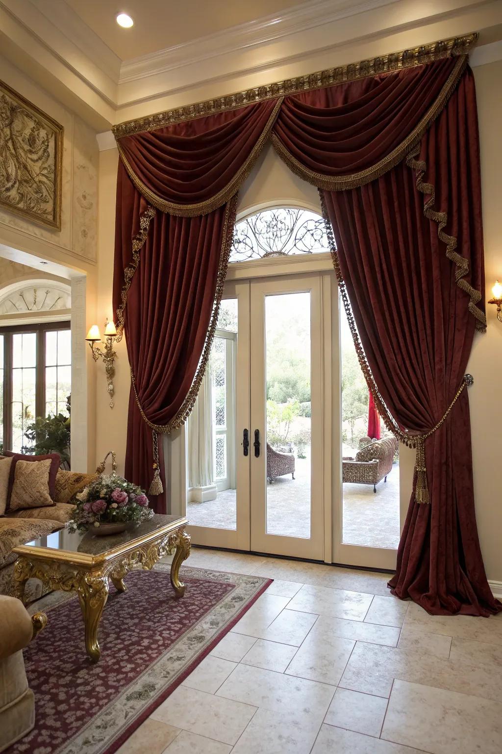 Impressive length drapes create a bold and stylish look.