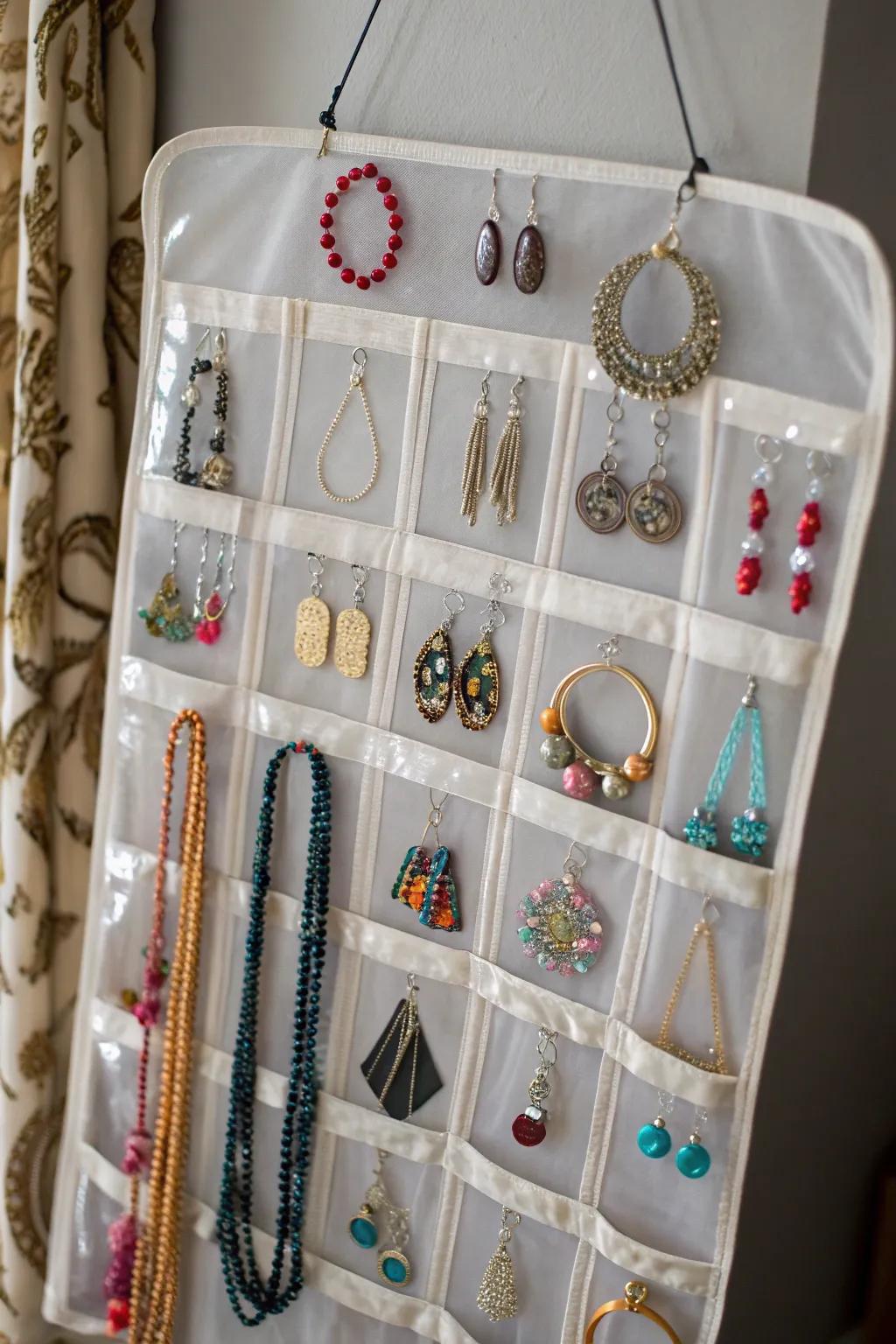 Hanging jewelry organizer