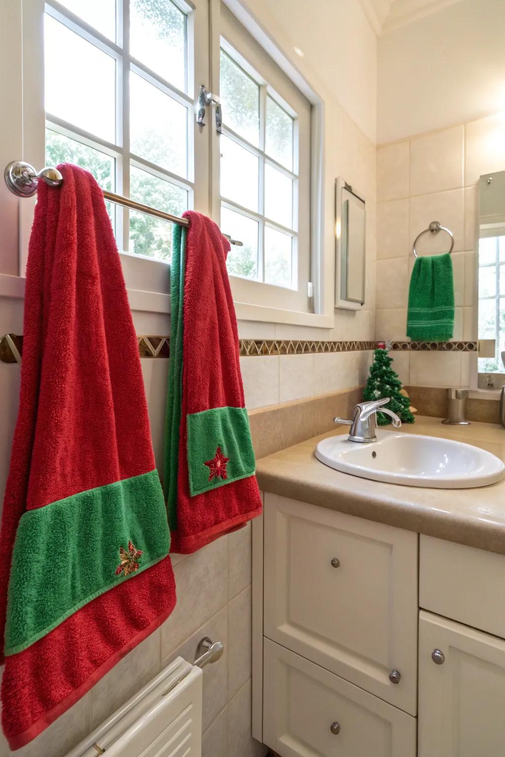 Celebratory napkins inject a radiance pertaining to holiday coloration within this powder room.