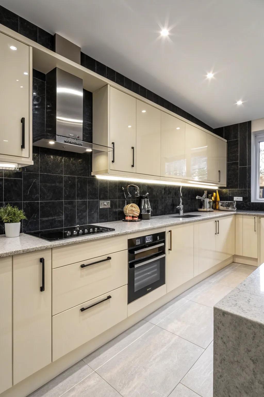 Dark contrasts infusing drama and depth into a cream gloss kitchen.