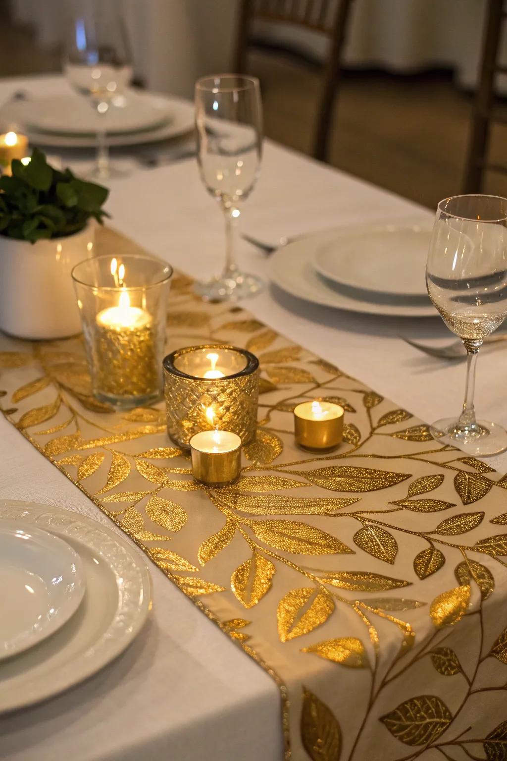 Effortlessly sophisticated with a gleaming filament table path.