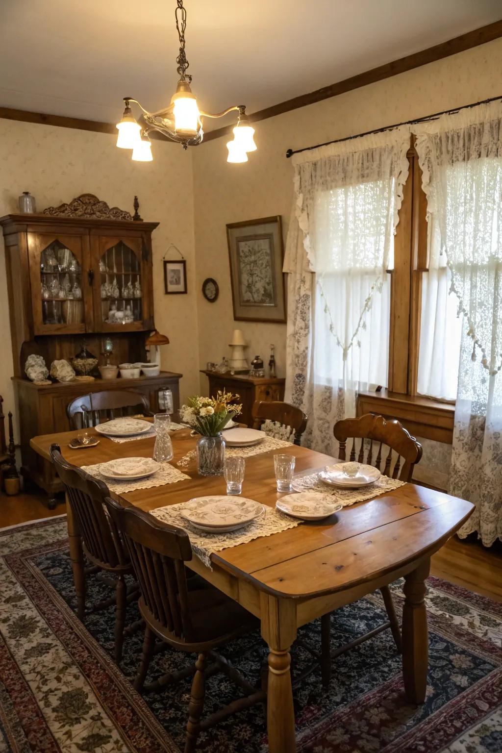 Country elements can boost the feeling of warmth in your dining space.