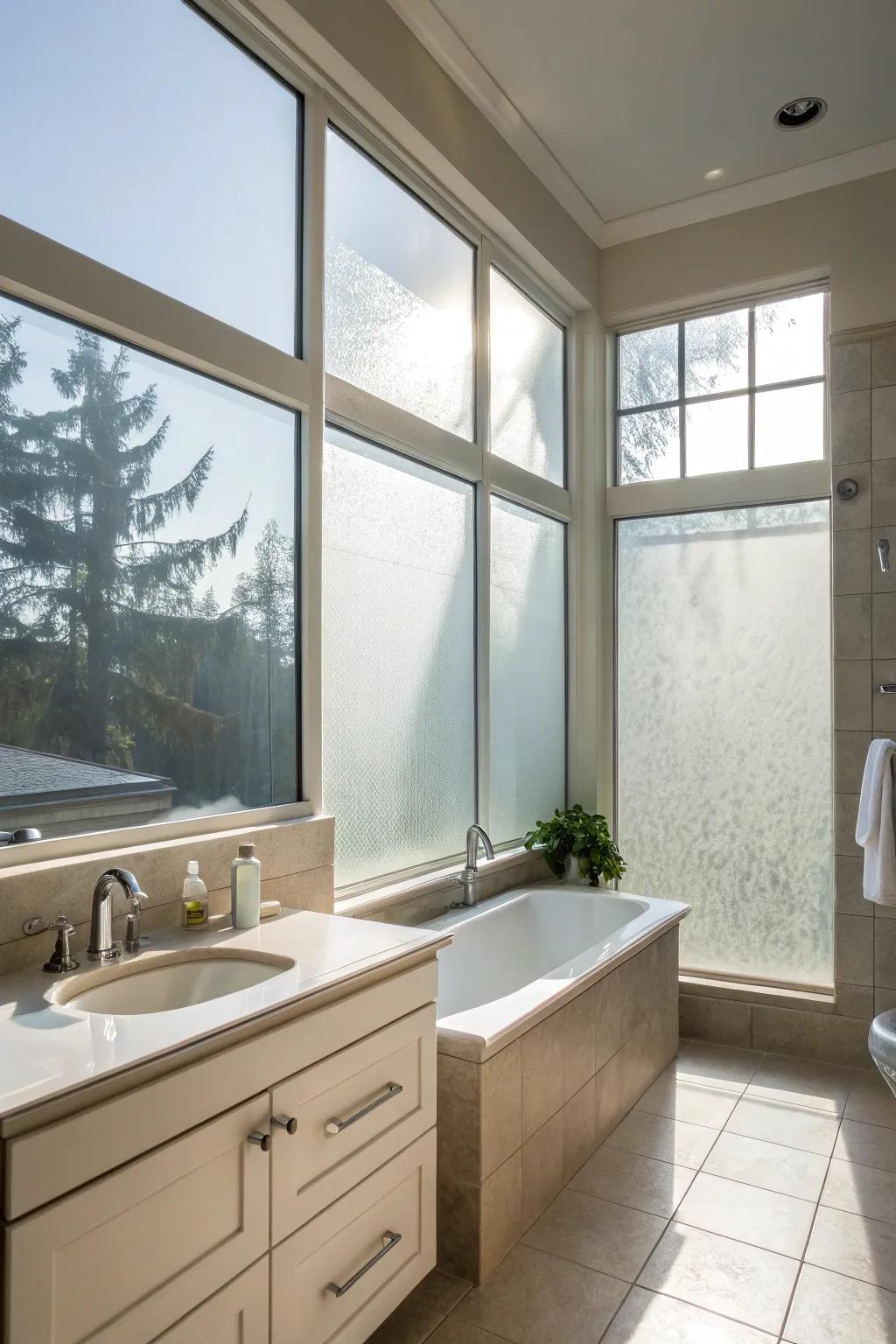 Sunlight enhances the sensation of space and luxury.
