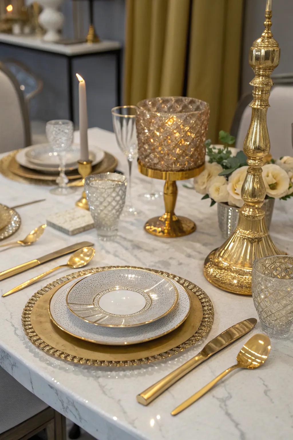 Metallic touches inject a sense of luxury into your birthday bash.