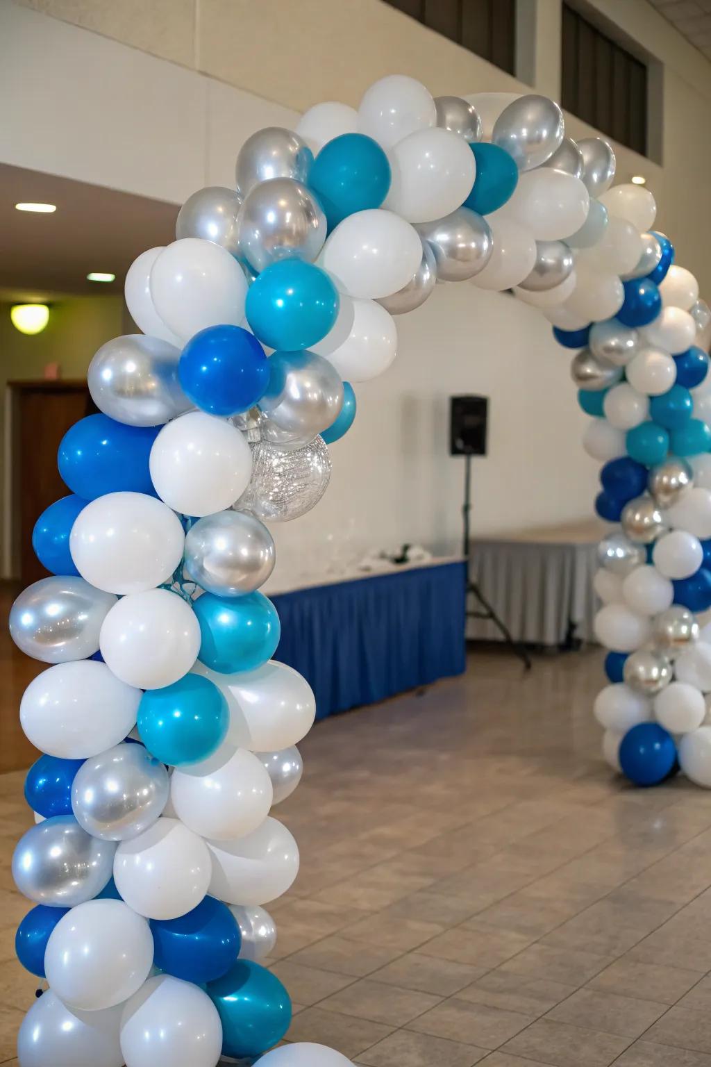 A balloon garland brings festive flair to a winter wonderland.