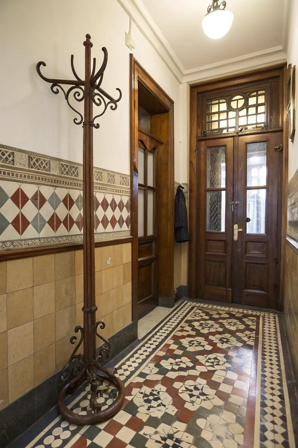 Ageless Draughtboard Pattern for a Stylish Entrance