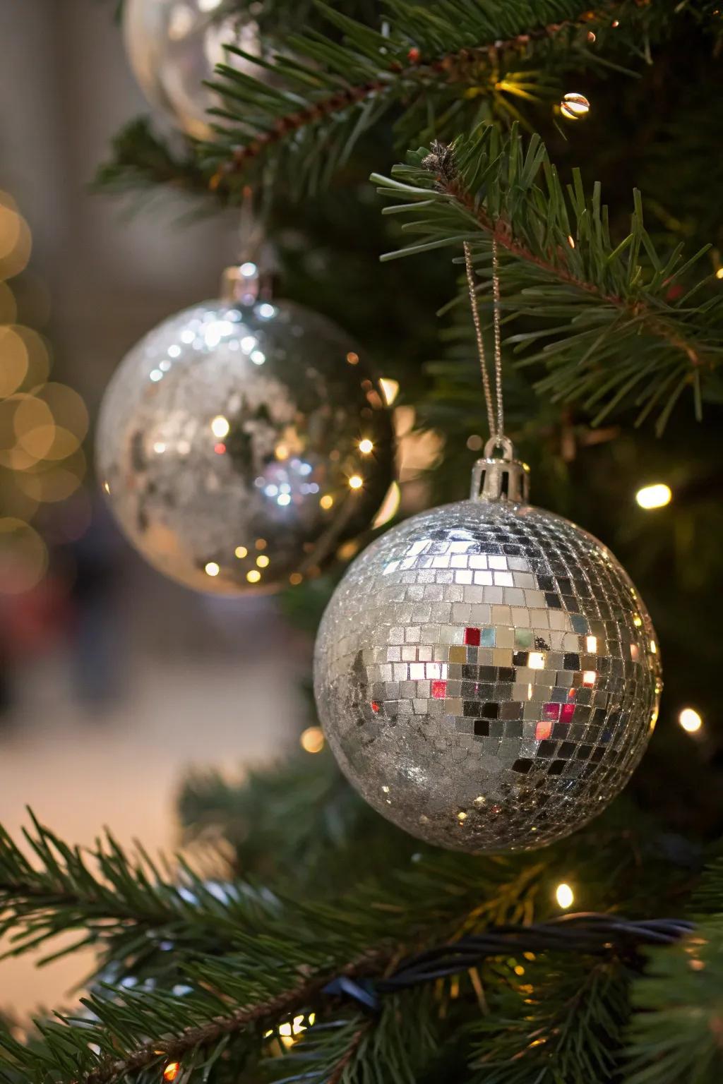 Reflective mirror ornaments create a mesmerizing sparkle.