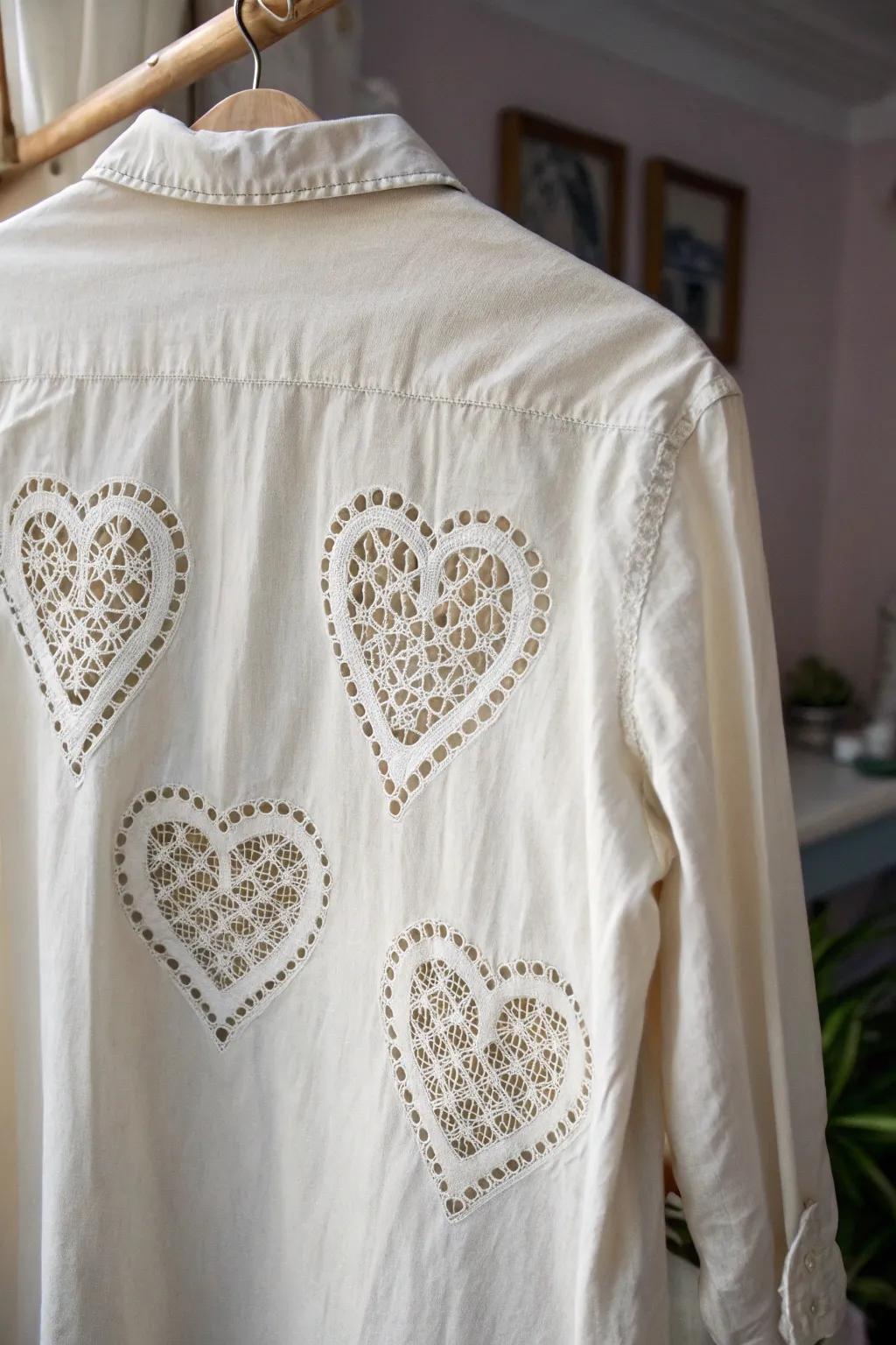 Embrace vintage allure with delicate lace heart sections for a romantic Valentine's aesthetic.