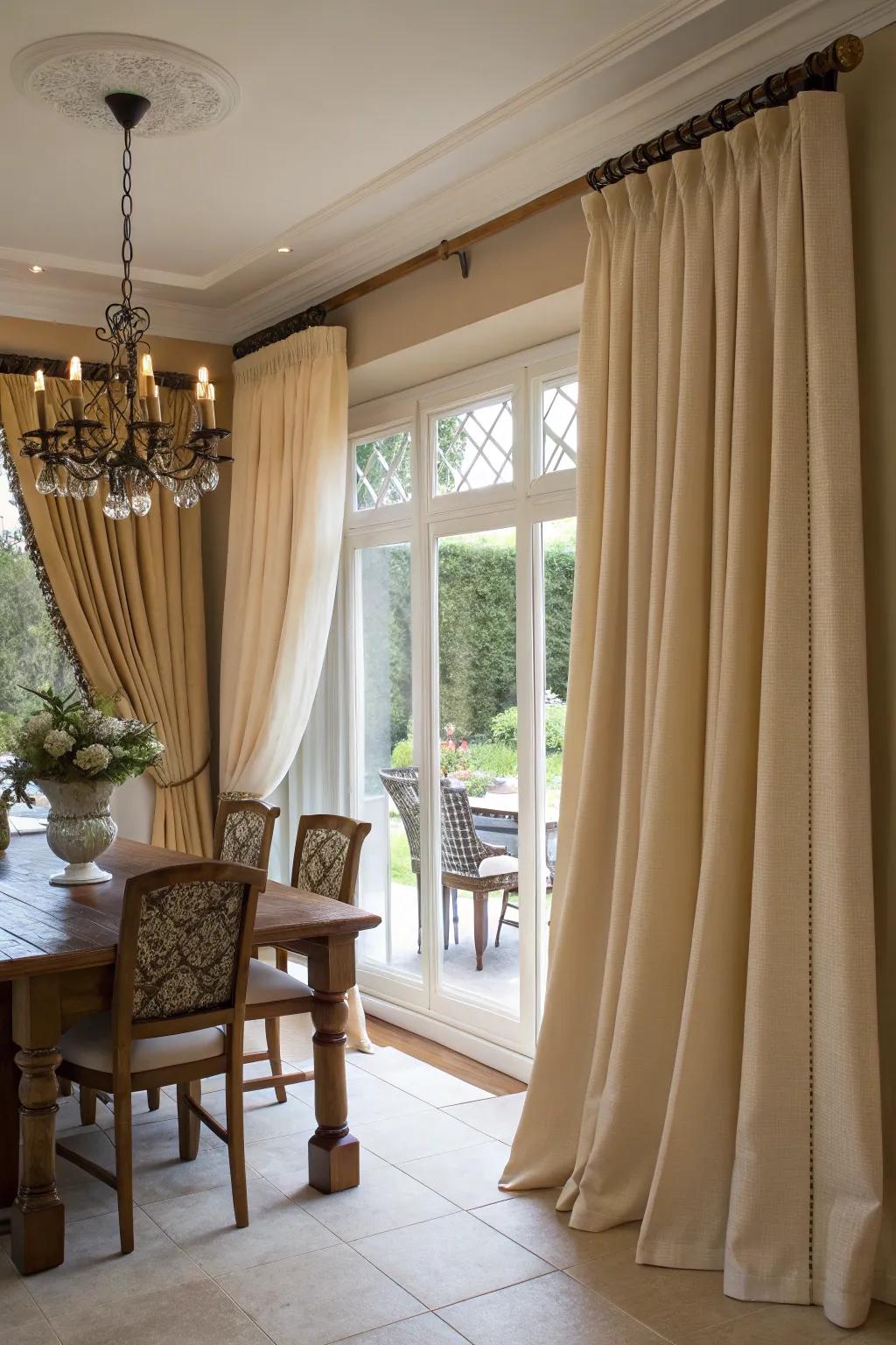 Useful and stylish window dressings in a dining area.