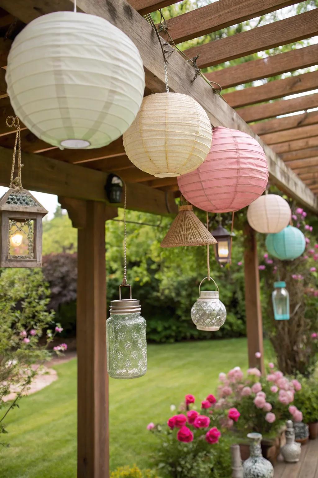 Decorative accessories personalize and enhance your pergola's atmosphere.