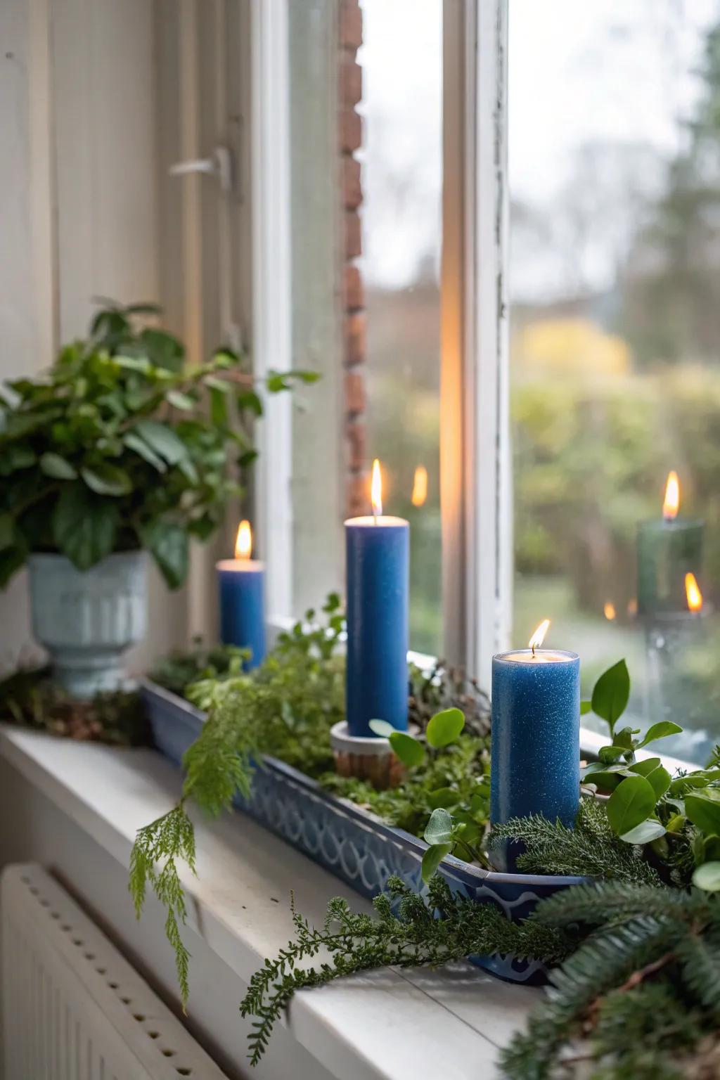 Warm and sophisticated wax lights in blue for Christmas