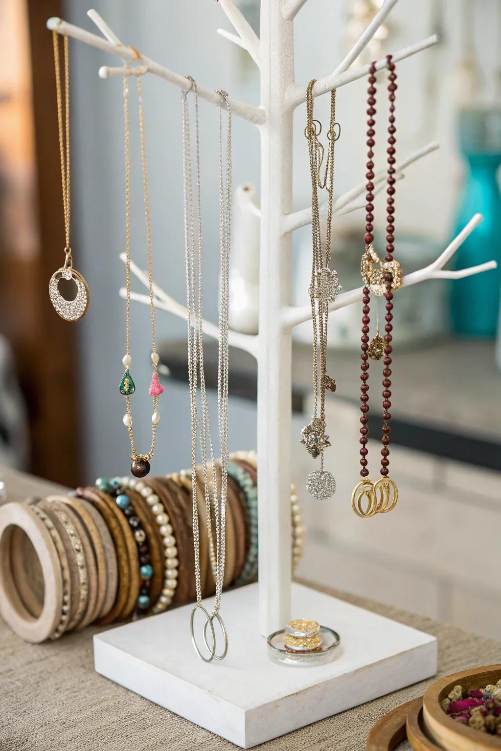 Polished simple accessory tree