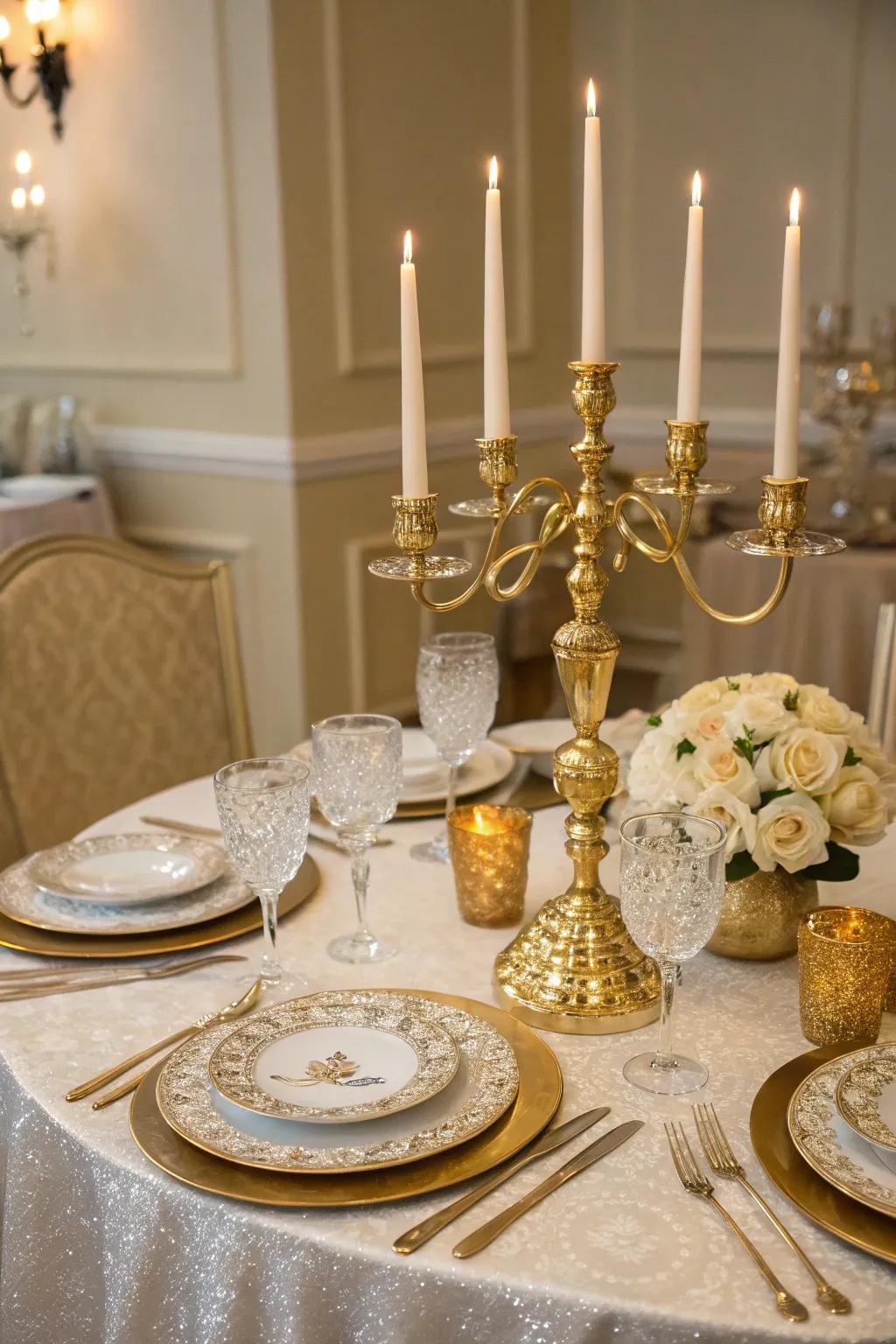 Golden accents sprinkle the table with luxurious highlights.