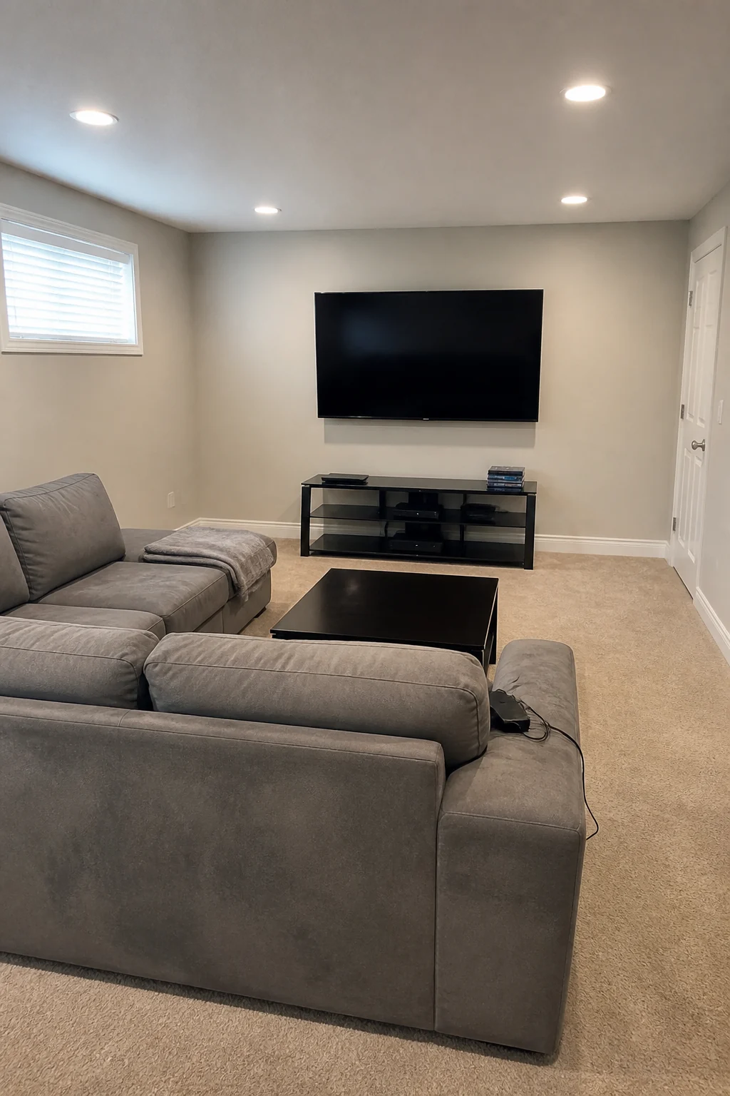 Base room before the Old Hollywood Regency styling