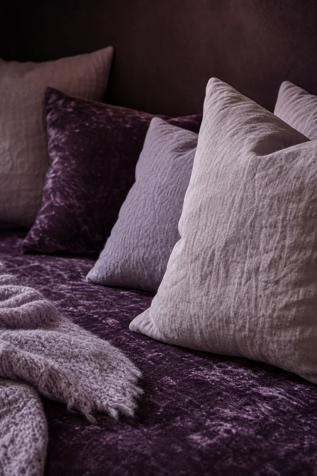 Layering the crystalline gradient in the finished daybed alcove