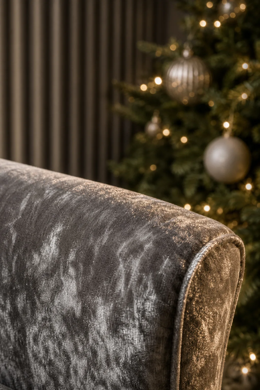 The interplay of velvet and glow in the finished christmas tree corner