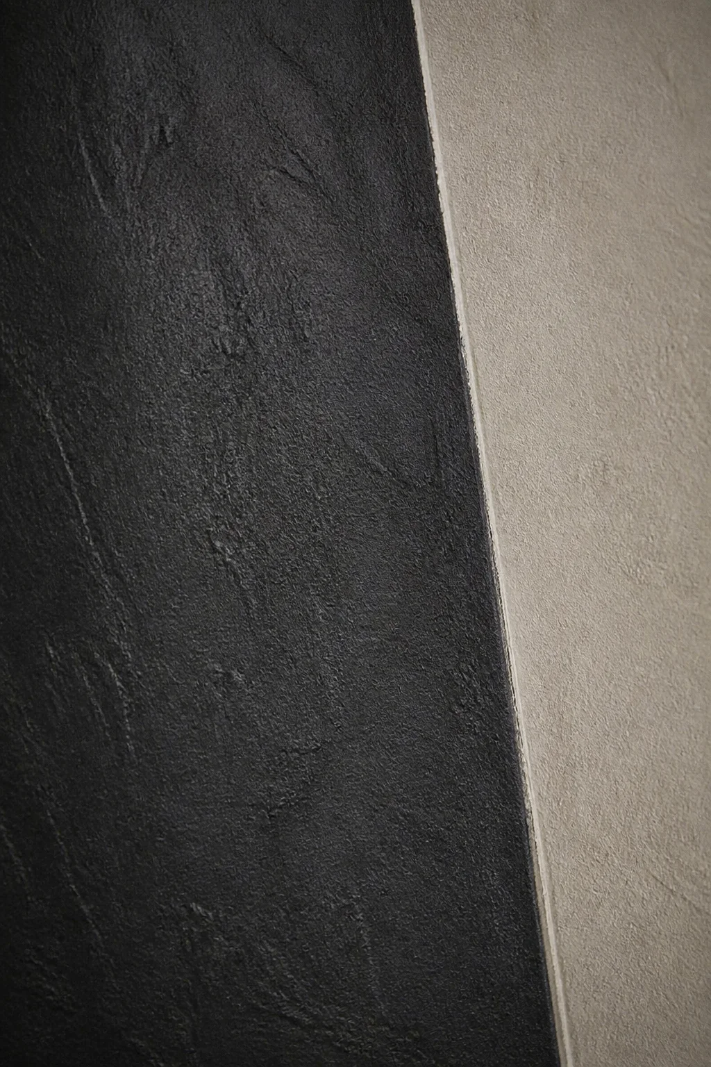 Perfecting the Light-Absorbing Finish in the finished living room