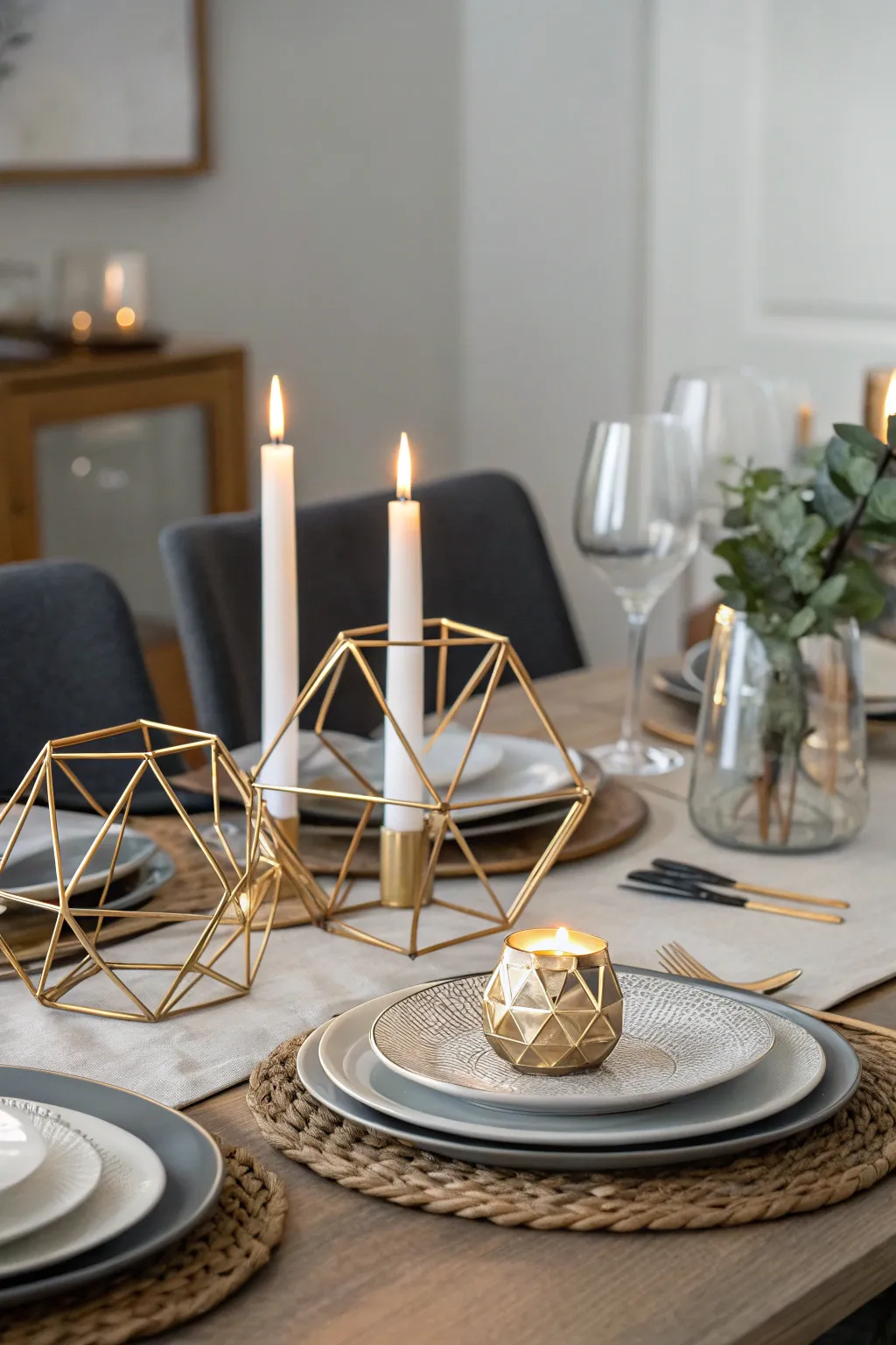 Top Centerpiece Ideas for a Modern Dining Table